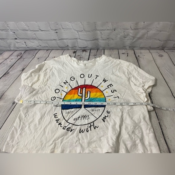 Messy Buns Lazy Days “Going out West wonder with me” Womens Size XL Cropped Tee - Picture 4 of 5